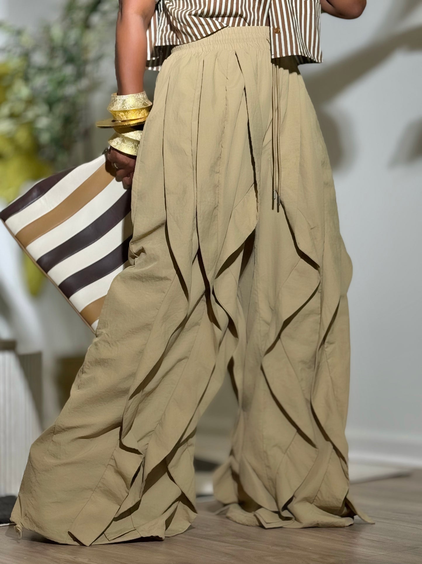 Rae Khaki Ruffle Pant