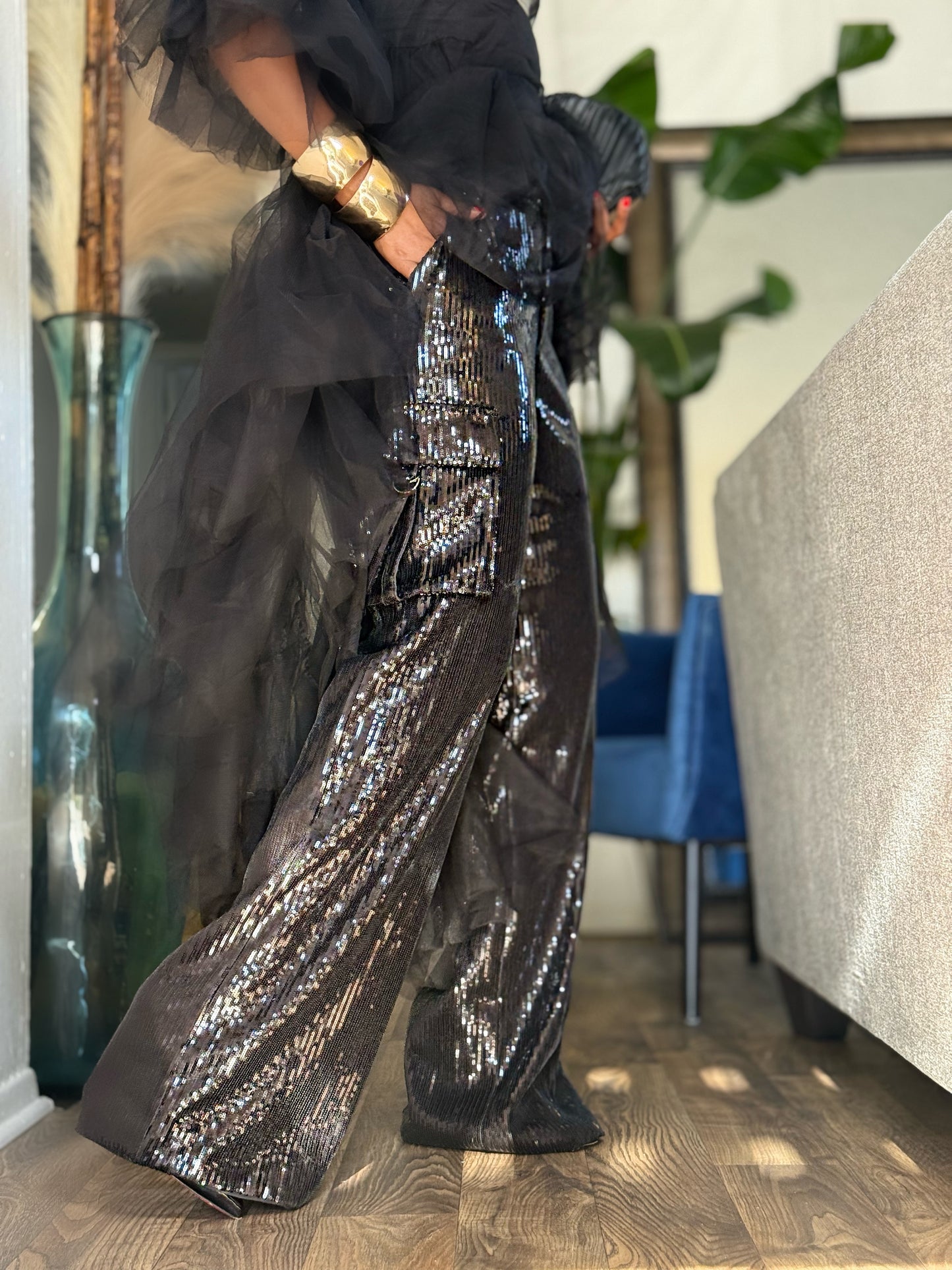 Ziro Black Embellished Cargo Pant